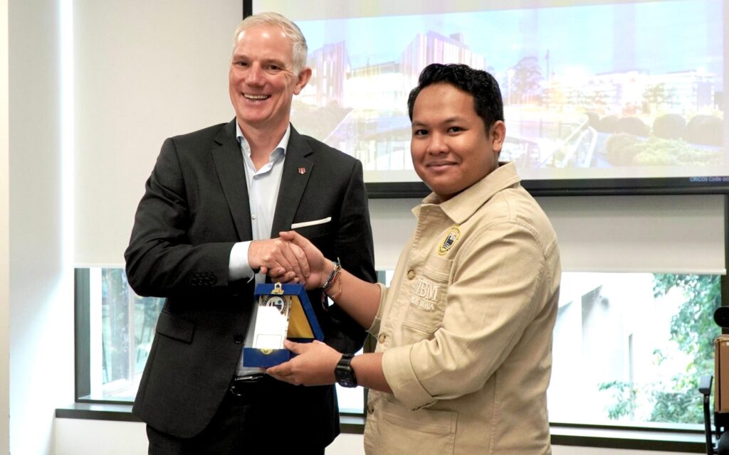 ITBM BALIK DIWA PERLUAS JEJARING INTERNATIONAL: REKTOR TANDATANGANI MoU JAJAKI KERJA SAMA DAN HADIRI KONFERENSI DI AUSTRALIA